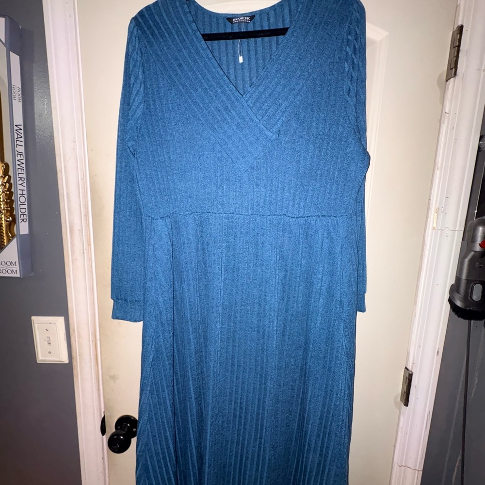 BloomChic Ribbed Knit V-Neck Midi Dress | Plus Size 18–20